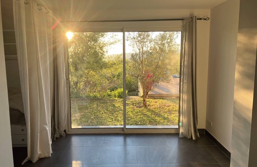Rochefort-du-Gard Apartment | Ground floor in the hills