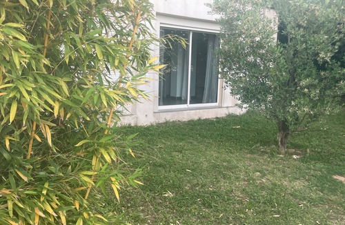 Rochefort-du-Gard Apartment | Ground floor in the hills