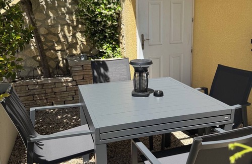Valensole House | Ground floor of a villa with a garden and private parking