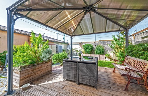 Morlaix Apartment | Guest House 'Domaine De Pharaon' with Shared Terrace, Wi-Fi and Air Conditioning