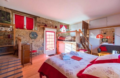 Tonquedec House | Guest House 'Suite Hermine, 38m2 Rez De Jardin' with Shared Garden and Wi-Fi