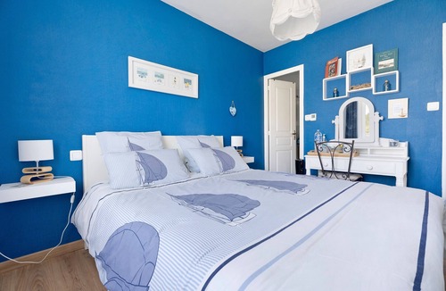 Saint-Samson-sur-Rance Bed & Breakfast | Guest Room “Chambre Saint-Samson-sur-Rance” with Private Terrace, Garden & Wi-Fi