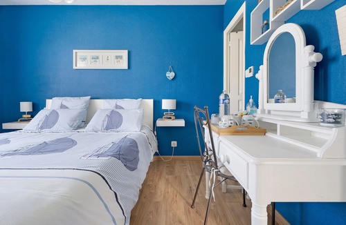 Saint-Samson-sur-Rance Bed & Breakfast | Guest Room “Chambre Saint-Samson-sur-Rance” with Private Terrace, Garden & Wi-Fi