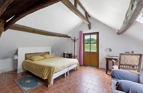 Vallieres-les-Grandes Bed & Breakfast | Guest Room 'Camélia' with Shared Pool, Wi-Fi, and Air Conditioning