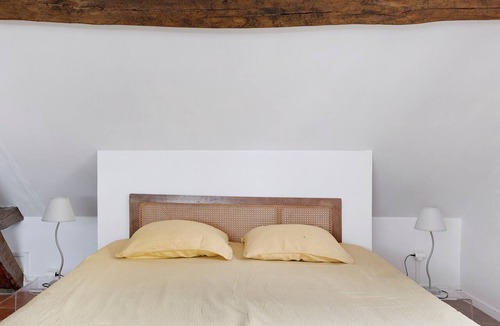 Vallieres-les-Grandes Bed & Breakfast | Guest Room 'Camélia' with Shared Pool, Wi-Fi, and Air Conditioning