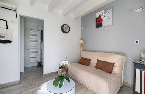 Villaudric Bed & Breakfast | Guest Room – At the Pigeonnier of Villa Lamoure