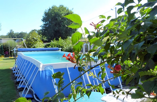 Saint-Guinoux Bed & Breakfast | Guest Room 'Bord de Mer' with Shared Pool, Terrace and Wi-Fi