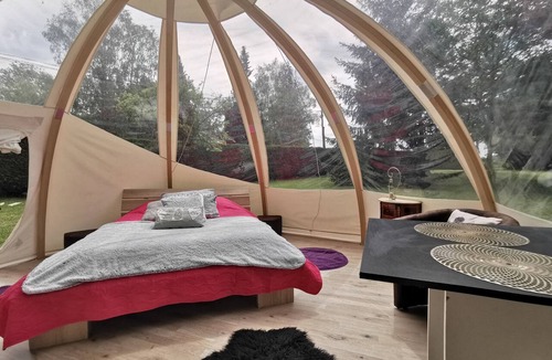 Chitenay Bed & Breakfast | Guest Room “Bulle des Châteaux” with Wi-Fi and Pool