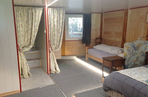 Plaine Bed & Breakfast | Guest Room “Chalet Des 3 Pins - Étincelles” with Shared Terrace and Garden