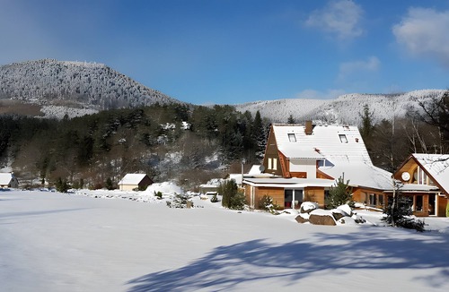 Plaine Bed & Breakfast | Guest Room "Chalet Des 3 Pins - Lumière" with Mountain View, Shared Terrace and Wi-Fi