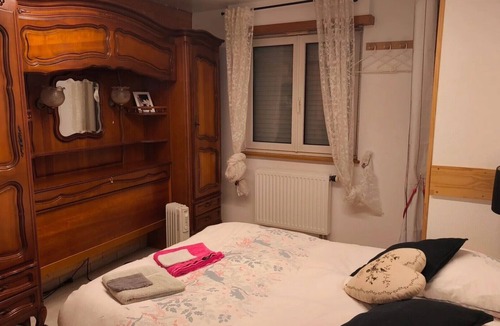 Plaine Bed & Breakfast | Guest Room 'Chalet Des 3 Pins - Orchidée' with Mountain View, Shared Terrace & Wi-Fi