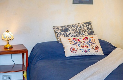 Riec-sur-Belon Bed & Breakfast | Guest Room "Chambre Bleue" with Shared Garden and Wi-Fi