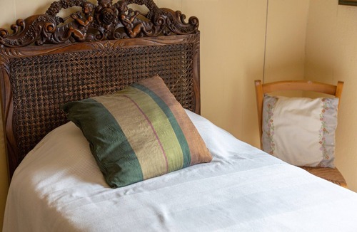 Riec-sur-Belon Bed & Breakfast | Guest Room “Chambre Verte” with Shared Garden and Wi-Fi