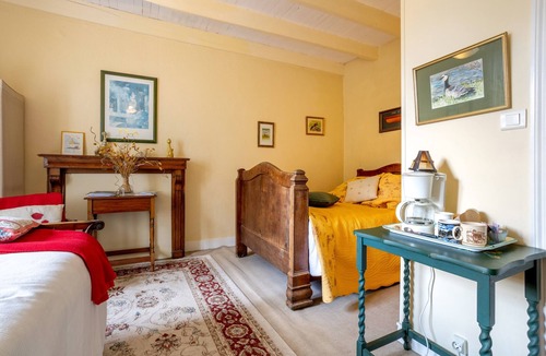 Riec-sur-Belon Bed & Breakfast | Guest Room “Chambre Verte” with Shared Garden and Wi-Fi