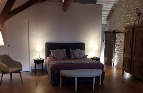 Eaux-Puiseaux Bed & Breakfast | Guest Room 'Chambre Familiale Romarin' with Shared Terrace, Garden, and Wi-Fi