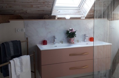 Eaux-Puiseaux Bed & Breakfast | Guest Room 'Chambre Familiale Romarin' with Shared Terrace, Garden, and Wi-Fi