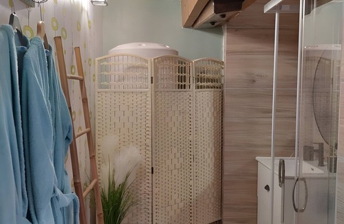 Maubourguet Bed & Breakfast | Guest Room "Chambre Exotique" with Shared Garden, Balcony and Wi-Fi