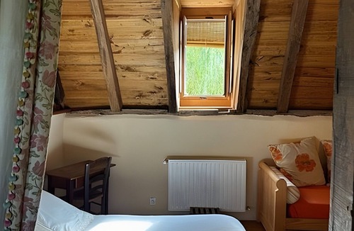 Anglars-Saint-Felix Bed & Breakfast | Guest Room 'La Grange De La Bonaurie - Havane' with Shared Terrace and Garden