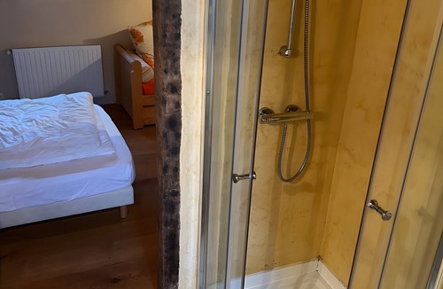 Anglars-Saint-Felix Bed & Breakfast | Guest Room 'La Grange De La Bonaurie - Havane' with Shared Terrace and Garden