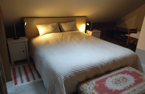 Signy-lAbbaye Bed & Breakfast | Guest Room 'La Fosse Bleue, Chevreuil' with Shared Terrace