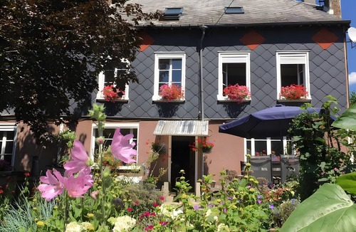 Signy-lAbbaye Bed & Breakfast | Guest Room 'La Fosse Bleue, Chevreuil' with Shared Terrace