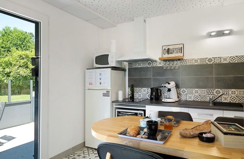 Romille Bed & Breakfast | Guest Room “Le clair de Lune” with Shared Terrace & Garden, Wi-Fi