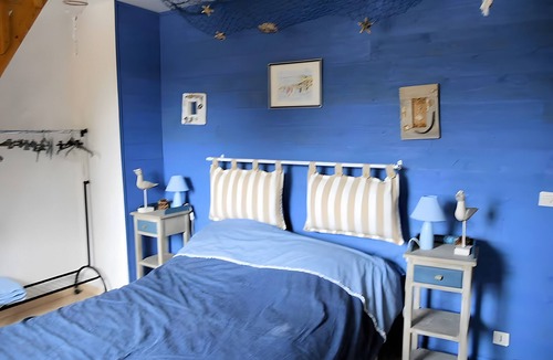 Saint-Guinoux Bed & Breakfast | Guest Room 'Plaisir de mer' with Shared Pool, Terrace and Wi-Fi