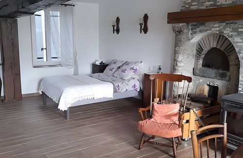 Saint-Bon Bed & Breakfast | Guest Room “Room 3” with Shared Pool, Communal Terrace and Wi-Fi