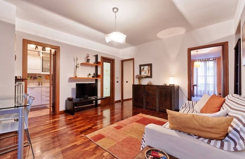 Crocetta Apartment | GuestHost - Apartment located in an elegant and commercial area (just over 5 minutes walk from Piazza Crocetta) well served by bus and tram to the city center; 10 minutes from the Polytechnic University of Turin.Possibility of paid parking under the hous