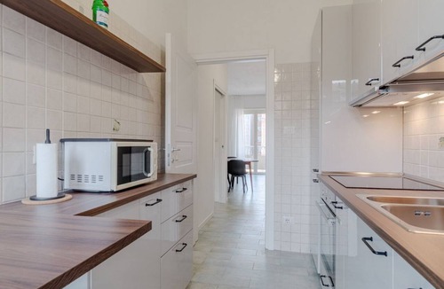 Santa Rita Apartment | GuestHost - Charming apartment of about 85 square meters, able to accommodate up to 6 people, located on the second floor of a building with a lift (a few steps to access it).The property is located in a residential area, quiet and well-stocked with all