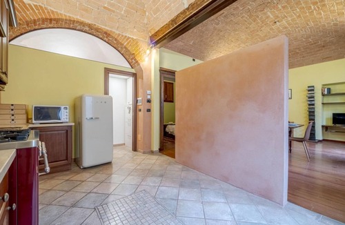 Asti Apartment | GuestHost - Comfortable and spacious apartment of 70sm, it can comfortably accommodate up to 4 people. The accommodation is located on the second floor of a medieval building without elevator (NOT suitable for disabled people - steps to access it). We ar