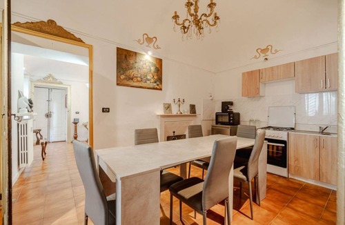 Historic Centre Apartment | GuestHost - Cozy and elegant apartment that can accommodate up to 4 people, located in city center, a 13 minute walk from Porta Nuova railway and metro station, and 10 minutes walk from Piazza Vittorio Veneto, Valentino Park and the renowned Via Lagrange