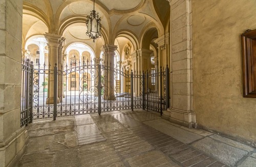 Roman Quarter Apartment | GuestHost - Nice and cozy apartment for 3 people, located in the city center, inside the prestigious Palazzo Saluzzo Paesana, one of the most beautiful historic buildings in Turin. We are located in the elegant district of Quadrilatero Romano, a stone's