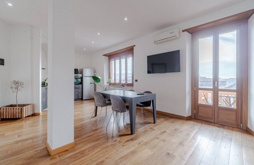 Cenisia Apartment | GuestHost - Spacious and bright apartment of approximately 80 square meters, perfect for four people, located on the fifth floor of a building (NO elevator).The property is located in a quiet area and well-connected to the center of Turin by surface tran