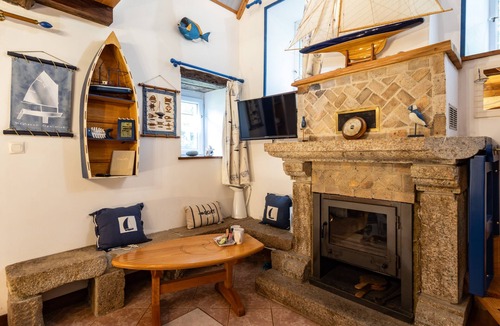 Lannion Bed & Breakfast | Guesthouse 'Chambre Marine' with Shared Terrace, Garden and Wi-Fi
