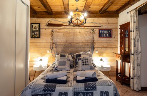 Lannion Bed & Breakfast | Guesthouse 'Chambre Marine' with Shared Terrace, Garden and Wi-Fi