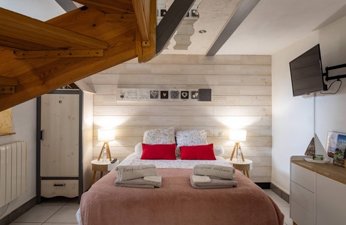 Lannion Bed & Breakfast | Guesthouse 'Petite Maison' with Shared Terrace, Garden and Wi-Fi