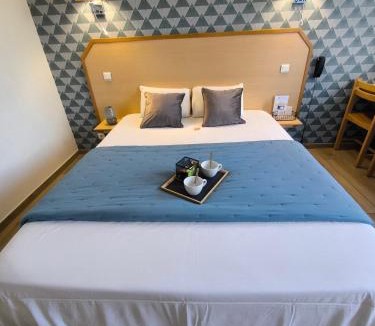 Onet-le-Chateau Hotel | Hôtel Le Laury's-hôtel calme proche de Rodez avec parking privé gratuit-Arrivée après 20h possible via borne automatique