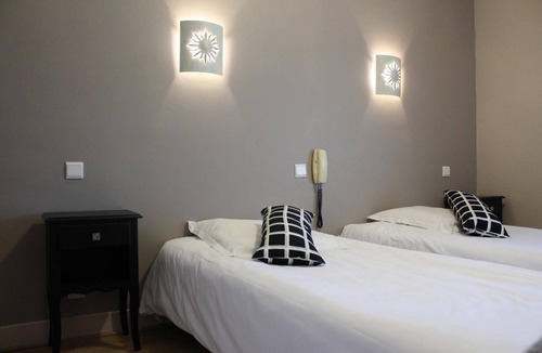 Remoulins Hotel | Hôtel Les Glycines