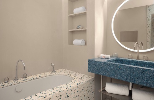 Le Lavandou Hotel | Hôtel Les Roches – Relais & Châteaux