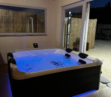 Cabannes Villa | Havre de paix piscine & spa au cœur de la Provence
