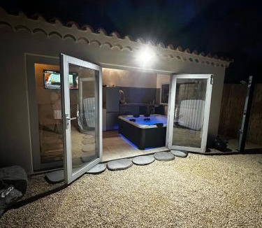 Cabannes Villa | Havre de paix piscine & spa au cœur de la Provence