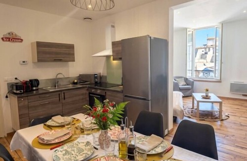 Centre Ville Apartment | Heart of Pau - Air Conditioning and Parking - 4 Suites - Sleeps 4 to 10