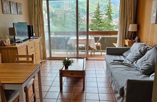 Orcieres-Merlette Apartment | Heart of resort, large 5-person studio at foot of slopes with panoramic view,