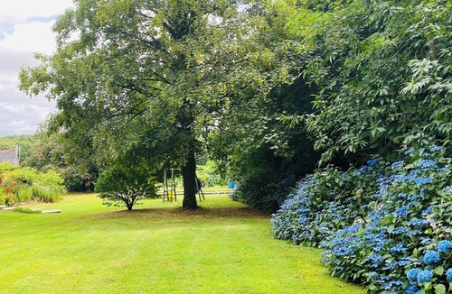 Gomene Bed & Breakfast | High-Quality Traditional Breton Vacation Rental in Gomene - Pool, Wi-Fi, Gardens