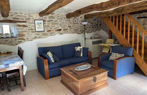 Gomene Bed & Breakfast | High-quality traditional Breton vacation rental in Gomene, with a pool, Wi-Fi, and gardens