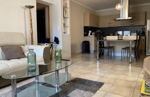 Montferrat House | Hiljainen Mökki Kylässä