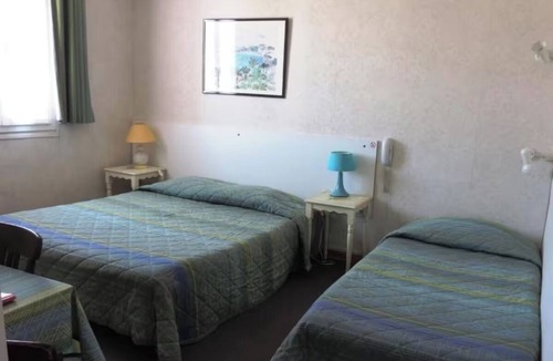 Digne-les-Bains Hotel | Historic 3-Guest Triple Room | Pet-Friendly Enclosed Garden | Town Center Locati