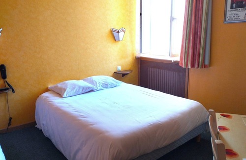 Digne-les-Bains Hotel | Historic 3-Guest Triple Room | Pet-Friendly Enclosed Garden | Town Center Locati