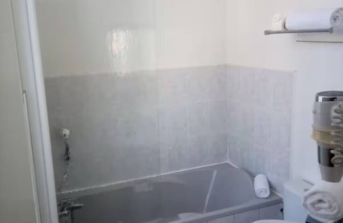 Digne-les-Bains Hotel | Historic 3-Guest Triple Room | Pet-Friendly Enclosed Garden | Town Center Locati